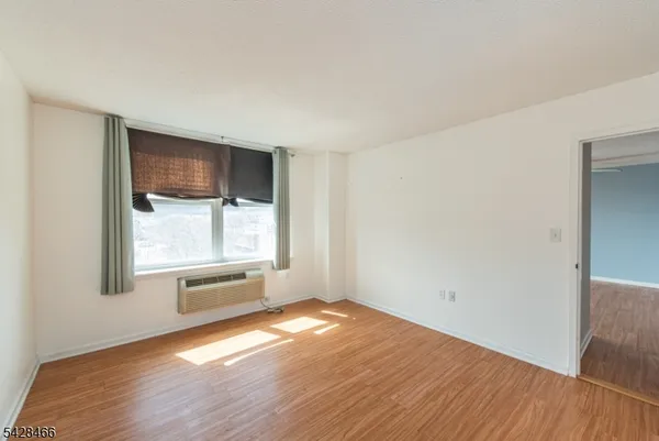 $2,550 | 300 Main Street, Unit 415, Little Falls, NJ 07424