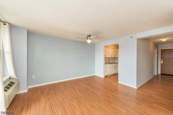 $2,550 | 300 Main Street, Unit 415, Little Falls, NJ 07424