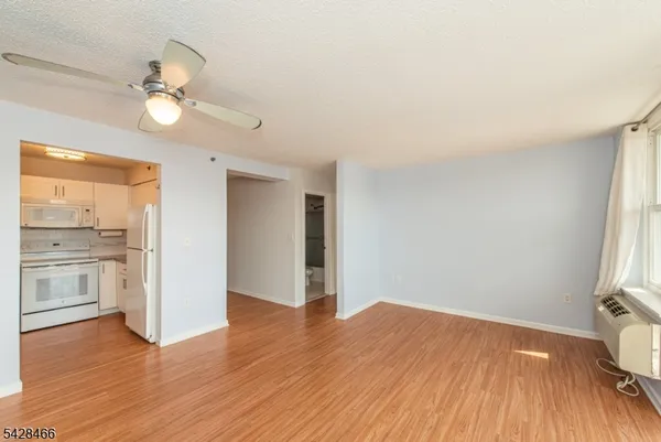 $2,550 | 300 Main Street, Unit 415, Little Falls, NJ 07424