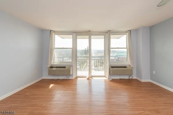 $2,550 | 300 Main Street, Unit 415, Little Falls, NJ 07424