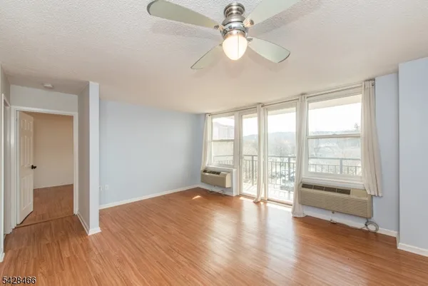 $2,550 | 300 Main Street, Unit 415, Little Falls, NJ 07424