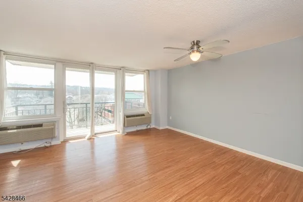 $2,550 | 300 Main Street, Unit 415, Little Falls, NJ 07424