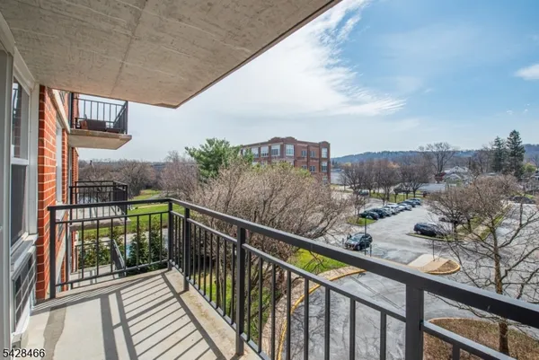 $2,550 | 300 Main Street, Unit 415, Little Falls, NJ 07424