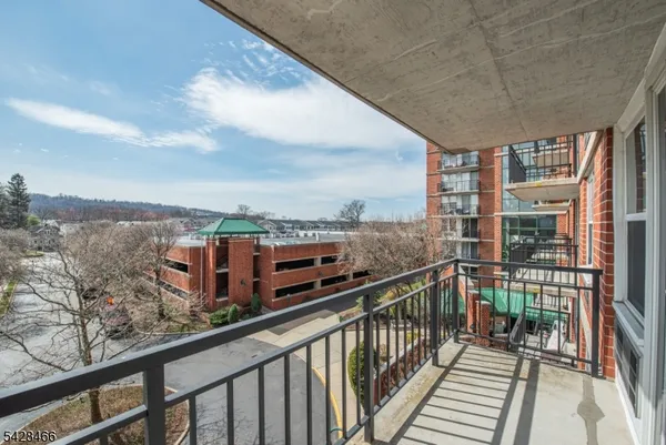 $2,550 | 300 Main Street, Unit 415, Little Falls, NJ 07424