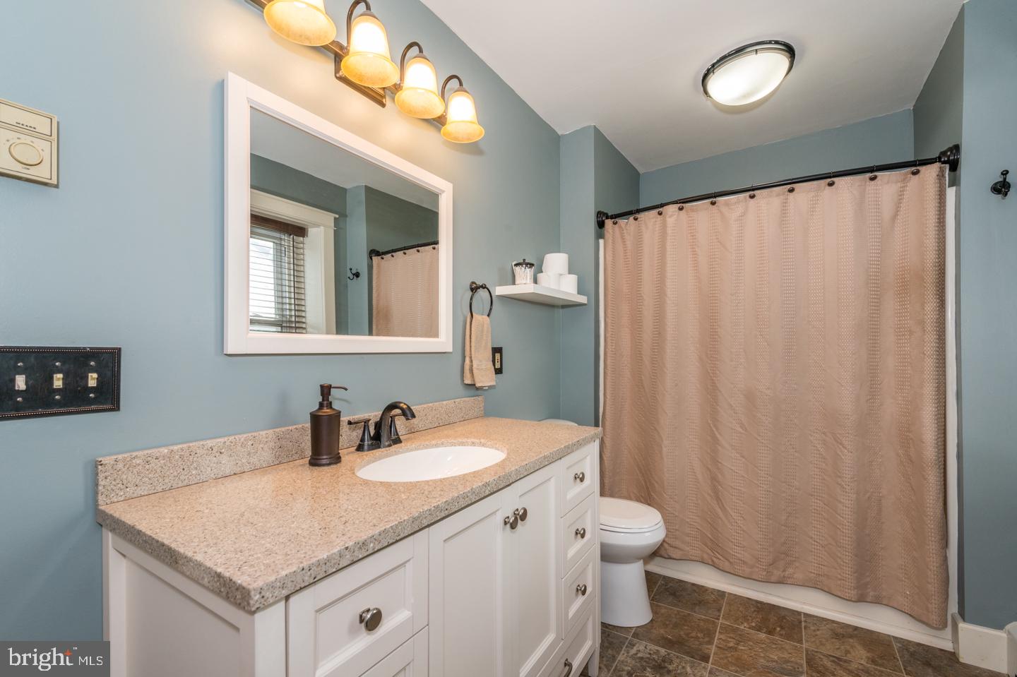 36 Bethany Road Ephrata, PA 17522 - Photo 21 of 30 2nd Floor Full Bath. Updated..