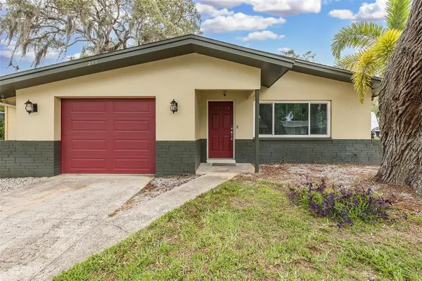 $2,500 | 211 Timberlane Drive, Palm Harbor, FL 34683