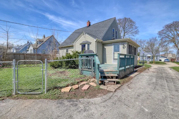 $250,000 | 8621 West Montana Avenue, West Allis, WI 53227