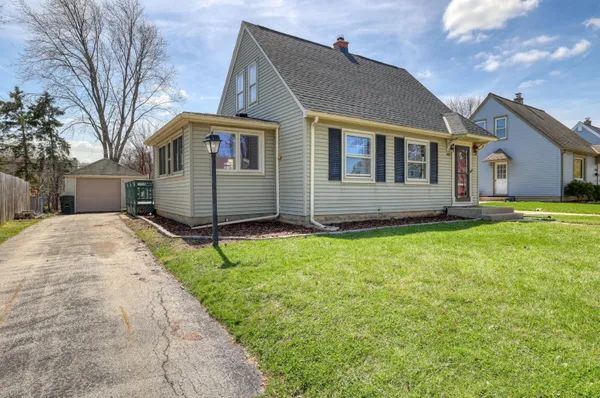 $250,000 | 8621 West Montana Avenue, West Allis, WI 53227