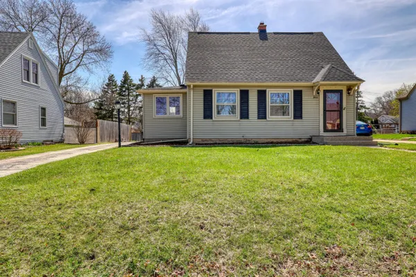 $250,000 | 8621 West Montana Avenue, West Allis, WI 53227