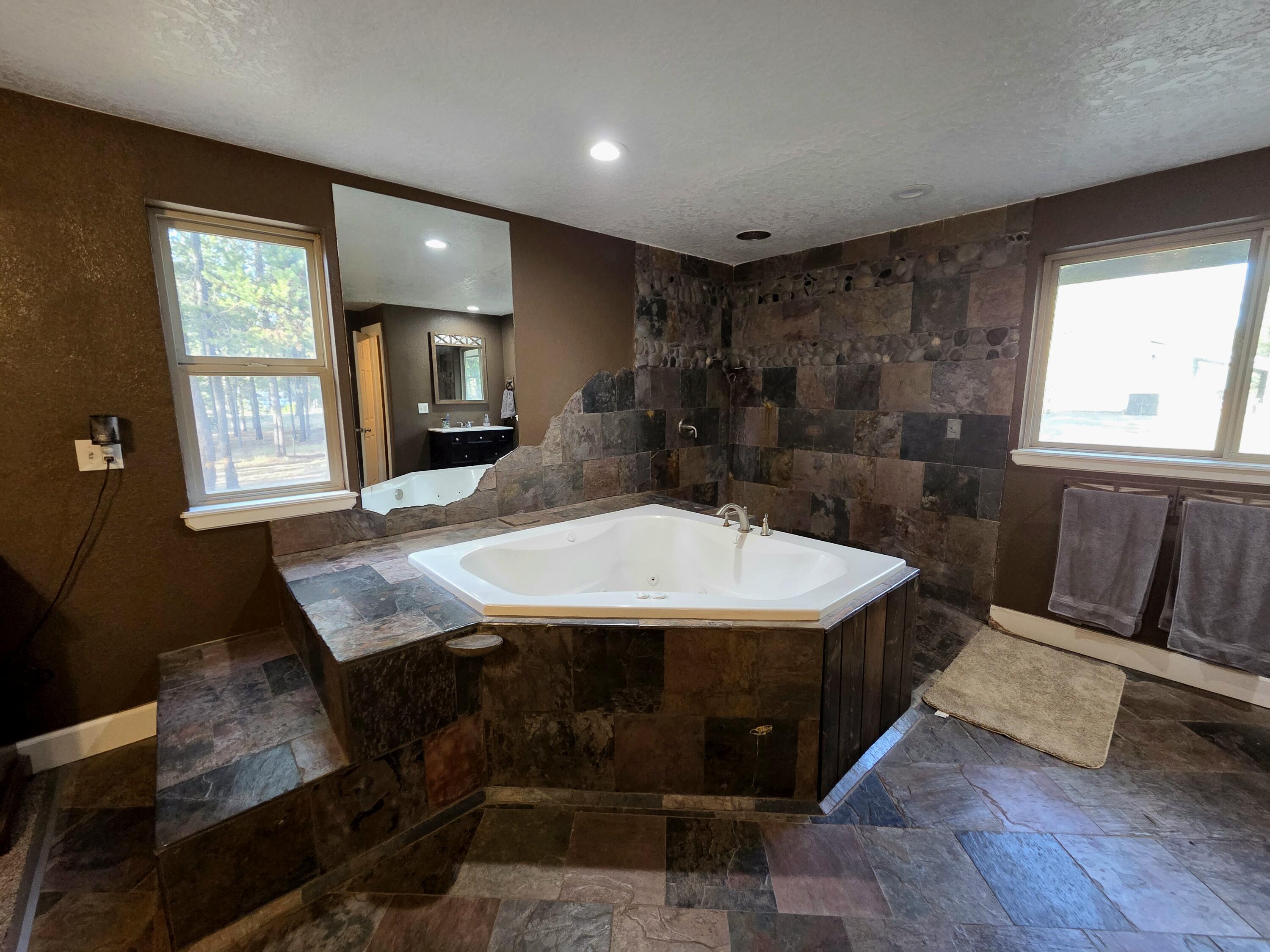 53156 Day Road La Pine, OR 97739 - Photo 20 of 28 features a walk-in rain shower and jetted tub in master bedroom