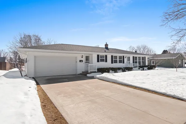 $279,900 | 1206 Vliet Street, Kewaunee, WI 54216