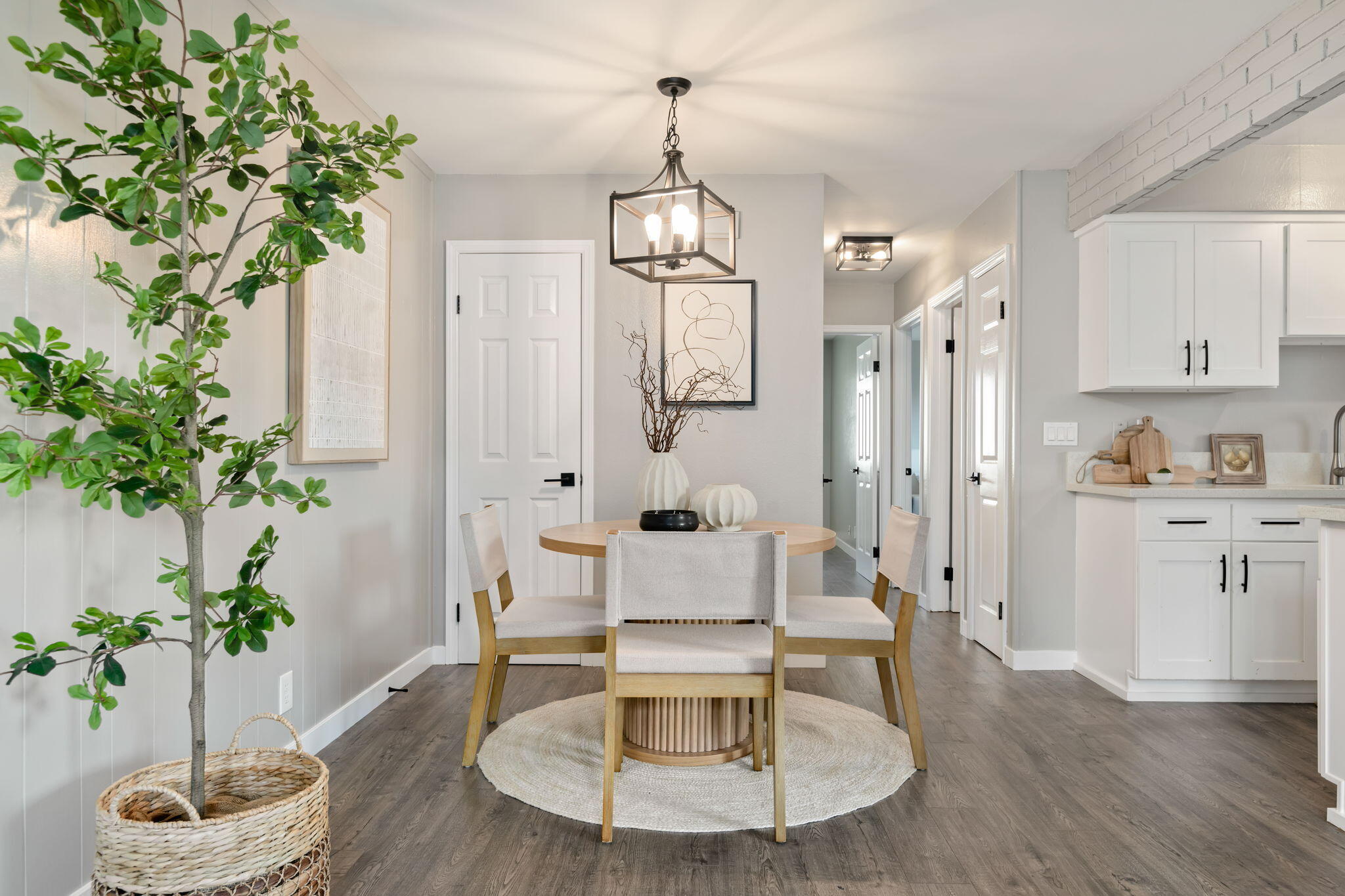 5915 Birch Street, Unit 4 Carpinteria, CA 93013 - Photo 5 of 18 Dining