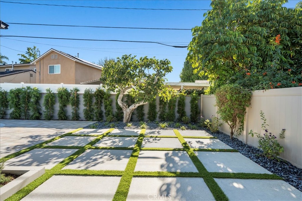 10802 Deshire Place Culver City, CA 90230 - Photo 30 of 50 a view of a house with a yard