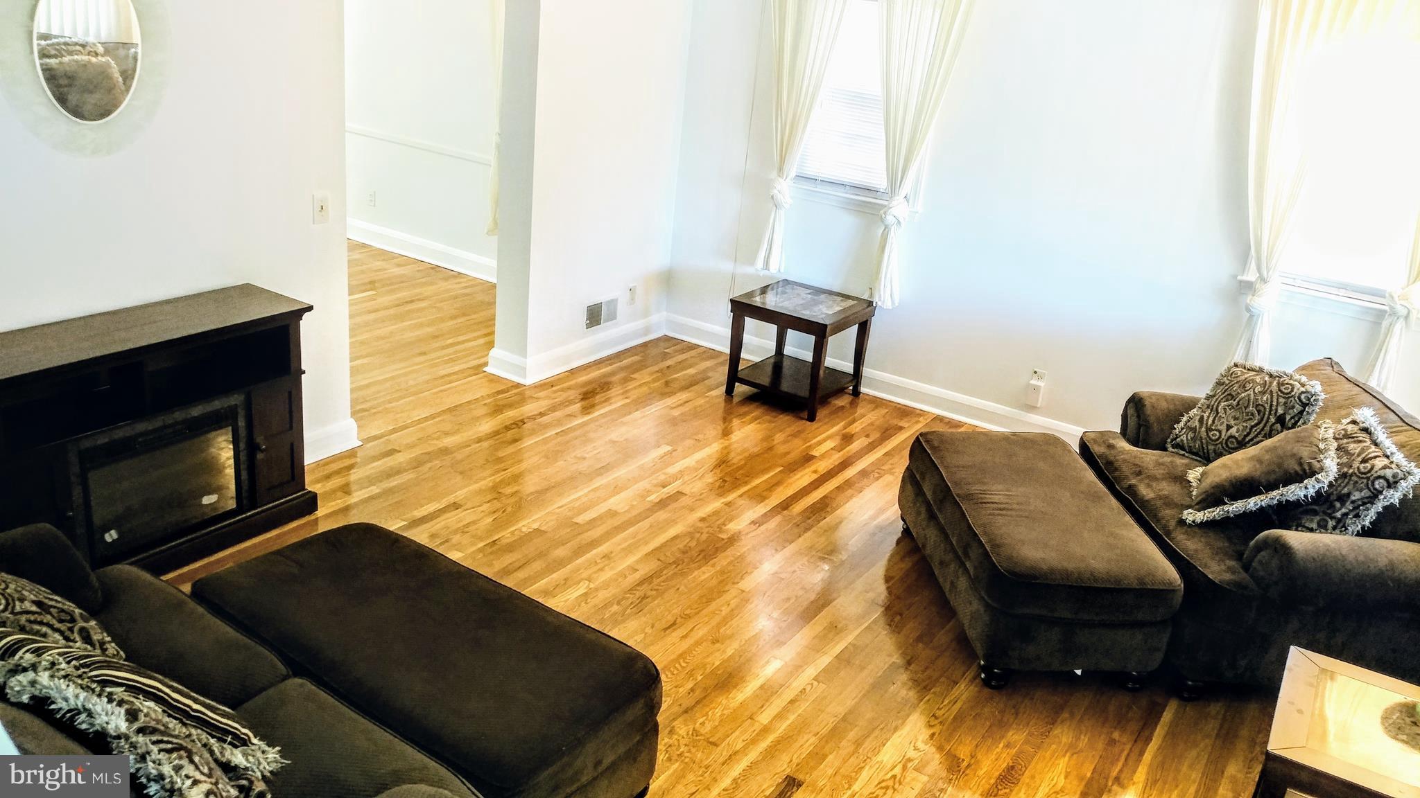4007 Fallstaff Road Baltimore, MD 21215 - Photo 5 of 19 Living Room
