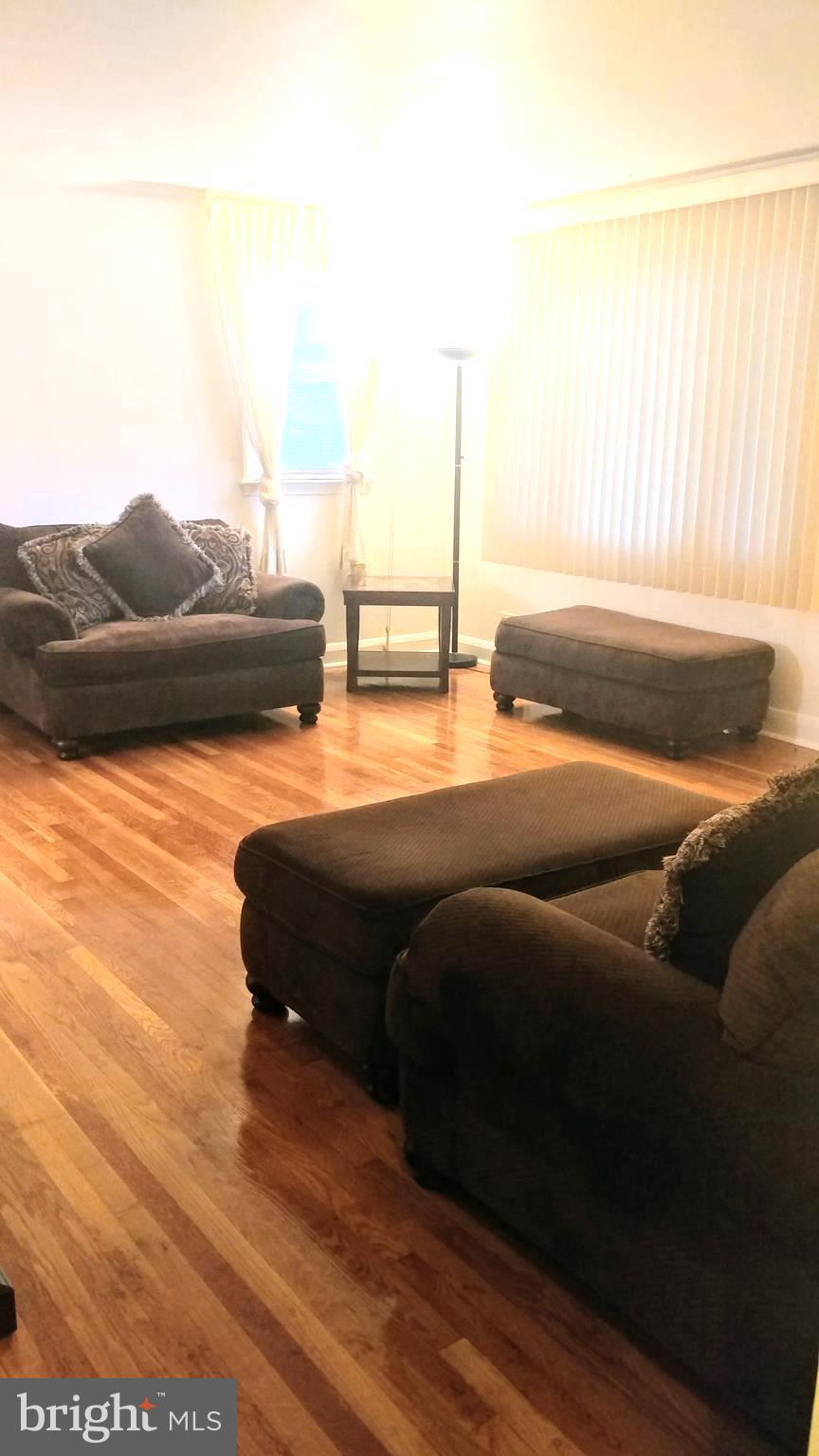 4007 Fallstaff Road Baltimore, MD 21215 - Photo 7 of 19 Living Room