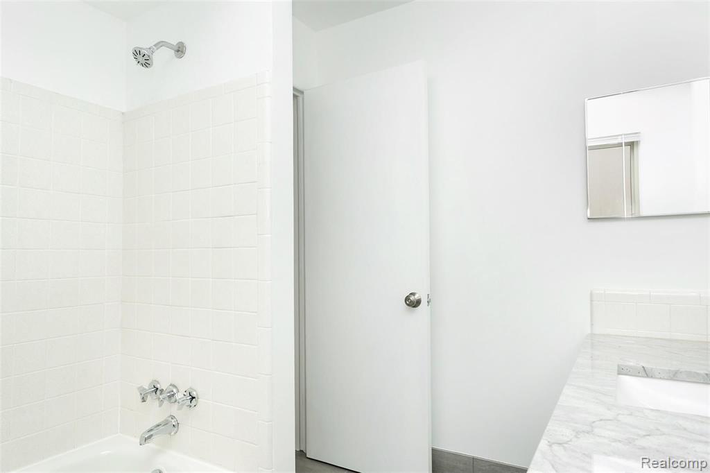 3314 Greenfield Road, Unit 10 Royal Oak, MI 48073 - Photo 15 of 17