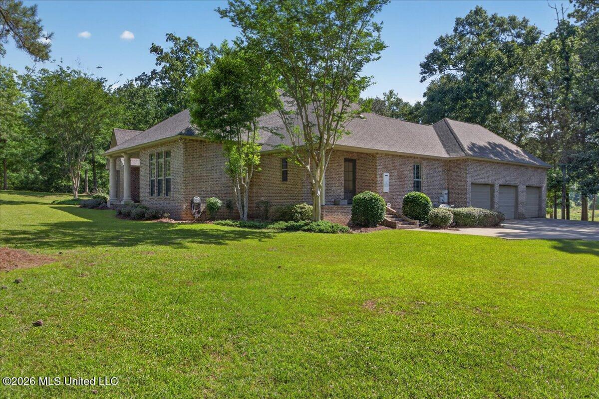 1043 Stonegate Drive McComb, MS 39648 - Photo 4 of 41 01-HJ0A6566