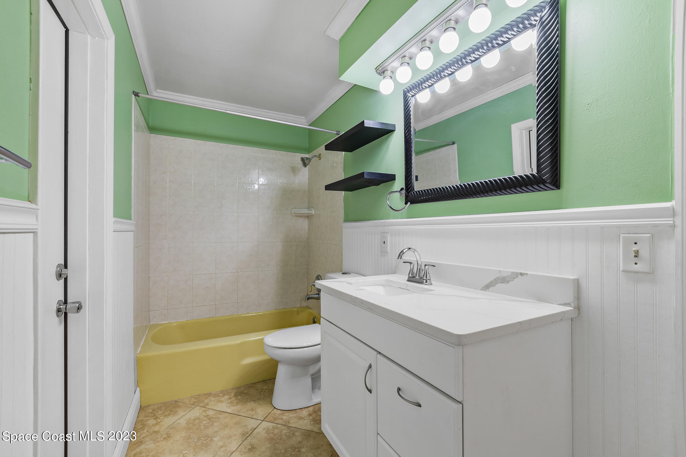 2518 Reed Avenue Melbourne, FL 32901 - Photo 28 of 34 Guest bathroom