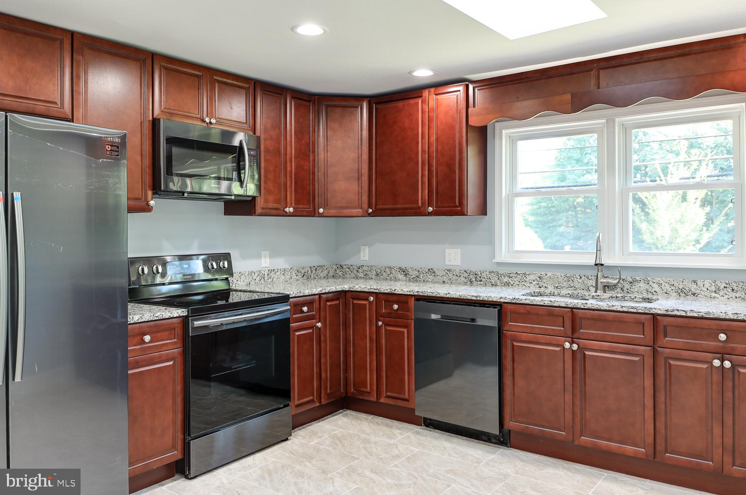 9105 Old Keene Mill Road Springfield, VA 22152 - Photo 10 of 31 Gallery Image 10