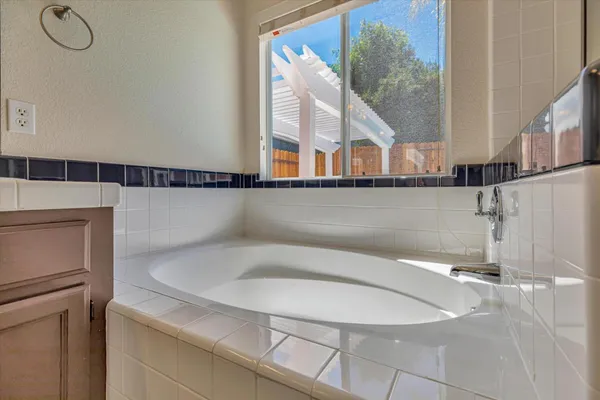 $1,075,000 | 2161 Teakwood Court, Hollister, CA 95023