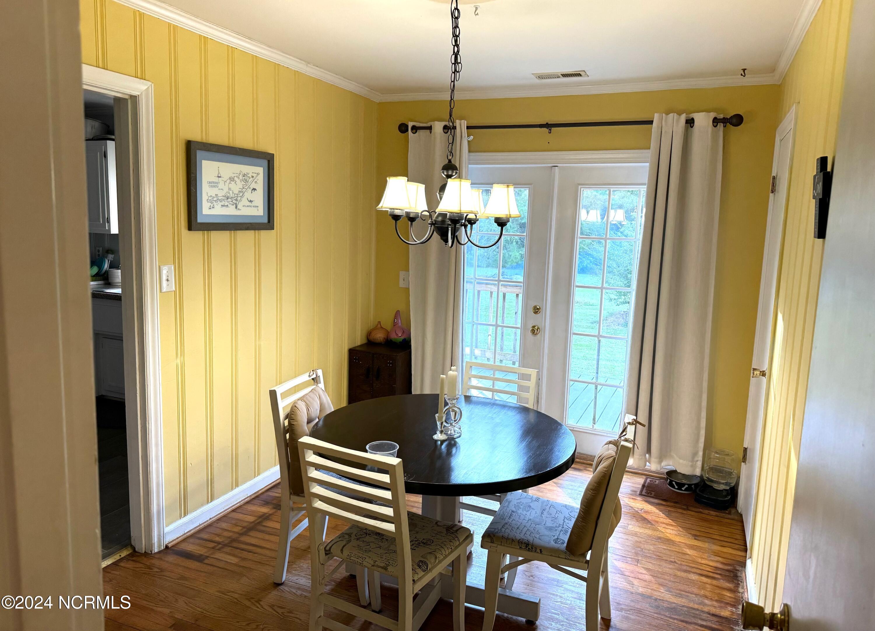 195 Arrington Road Beaufort, NC 28516 - Photo 17 of 19 Dining Room