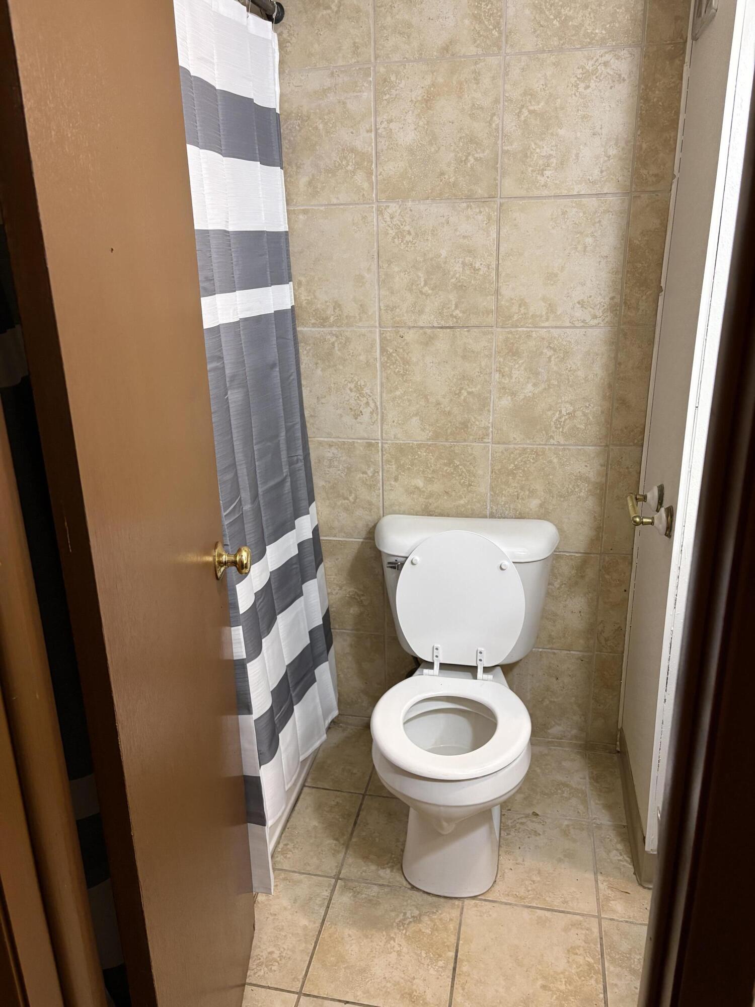 9011 North Swan Road, Unit M Milwaukee, WI 53224 - Photo 7 of 9 IMG_3071