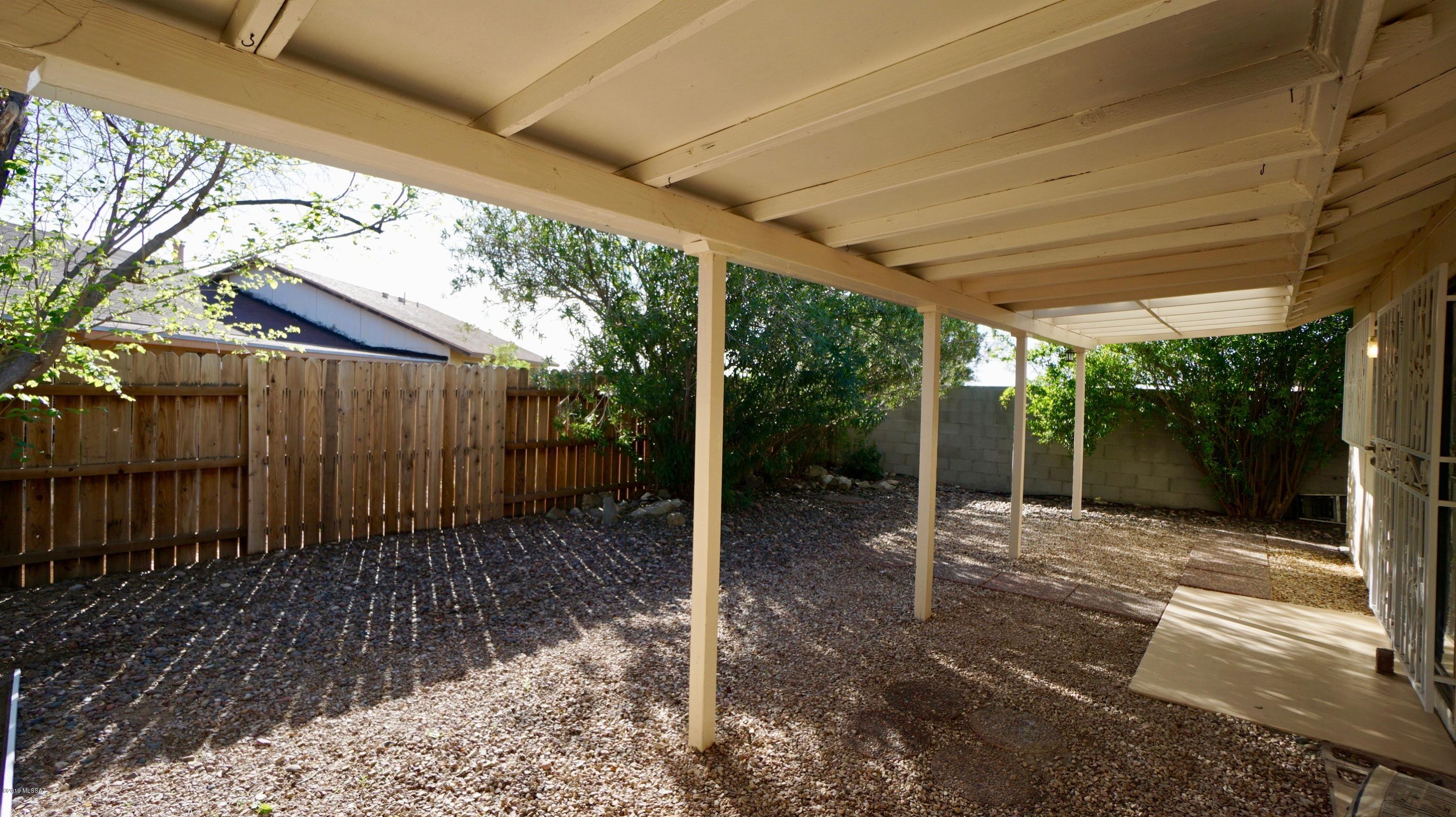 4796 South Lincoln Ridge Drive Tucson, AZ 85730 - Photo 10 of 12 a view of backyard with green space
