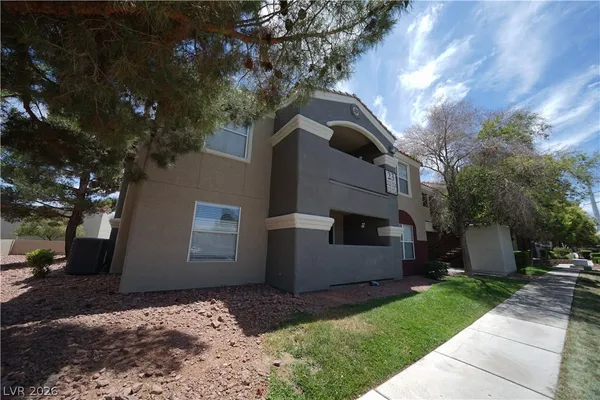 $1,740 | 5055 West Hacienda Avenue, Unit 1122, Las Vegas, NV 89118