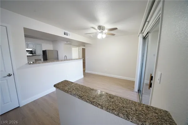 $1,740 | 5055 West Hacienda Avenue, Unit 1122, Las Vegas, NV 89118