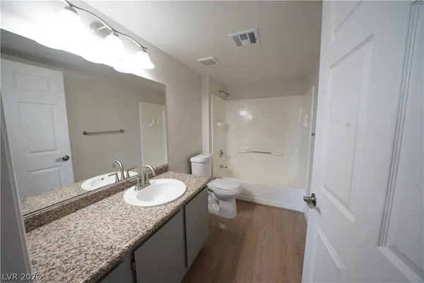 $1,740 | 5055 West Hacienda Avenue, Unit 1122, Las Vegas, NV 89118