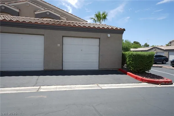 $1,740 | 5055 West Hacienda Avenue, Unit 1122, Las Vegas, NV 89118
