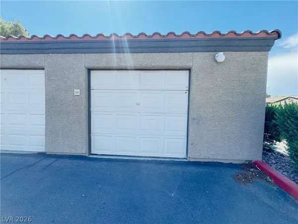 $1,740 | 5055 West Hacienda Avenue, Unit 1122, Las Vegas, NV 89118