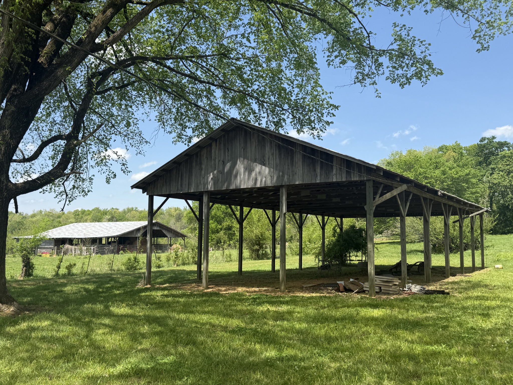 198 Treece Lane Waynesboro, TN 38485 - Photo 38 of 69 a backyard of a house with table and chairs under an umbrella