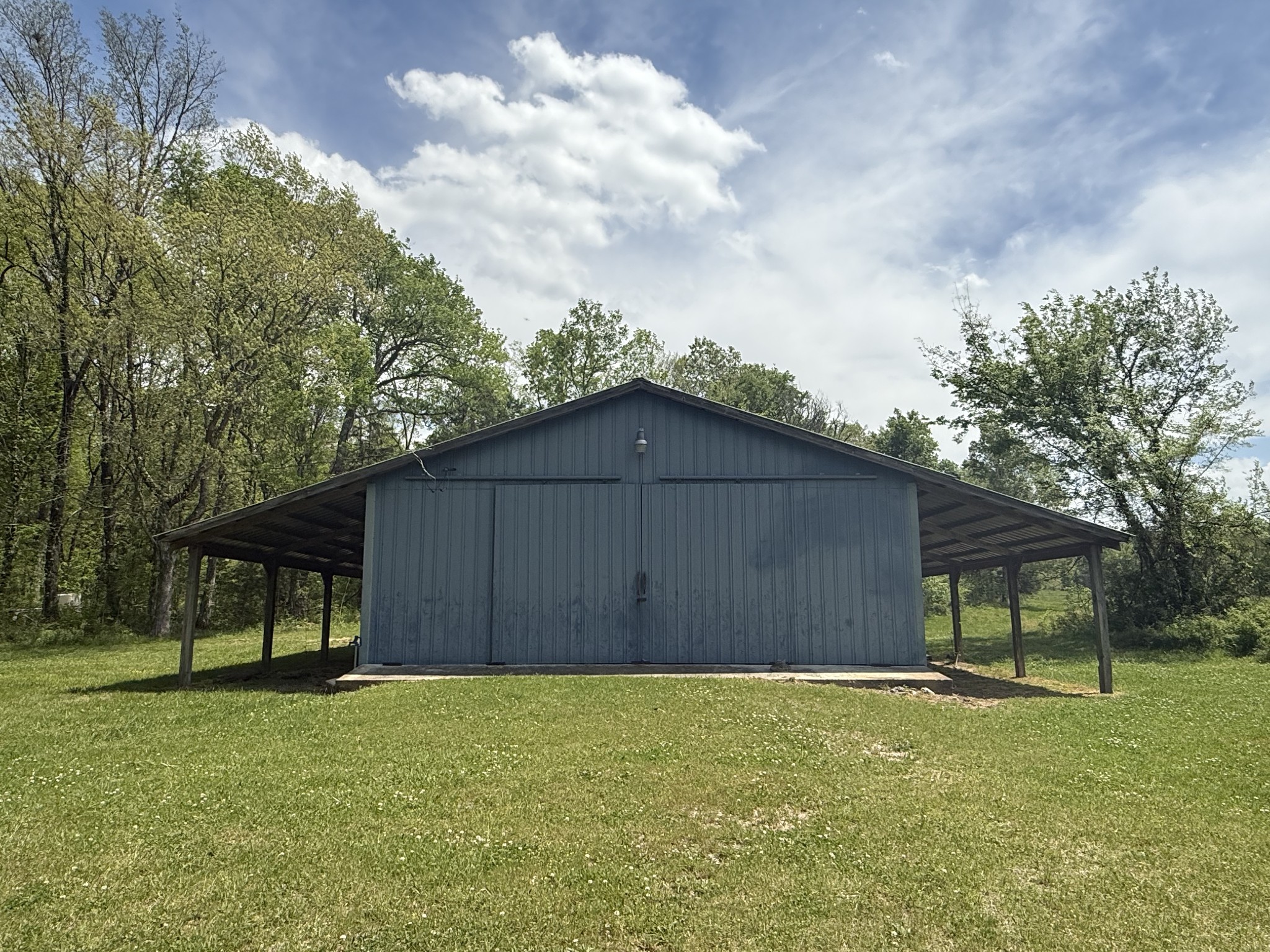 198 Treece Lane Waynesboro, TN 38485 - Photo 39 of 69 a backyard of a house with table and chairs