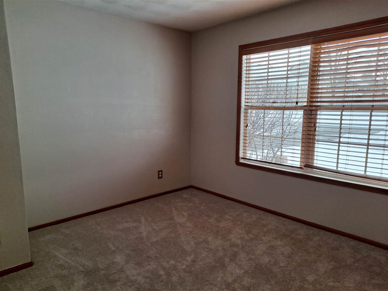 9947 Lismore Road Roscoe, IL 61073 - Photo 12 of 39 Gallery Image 12