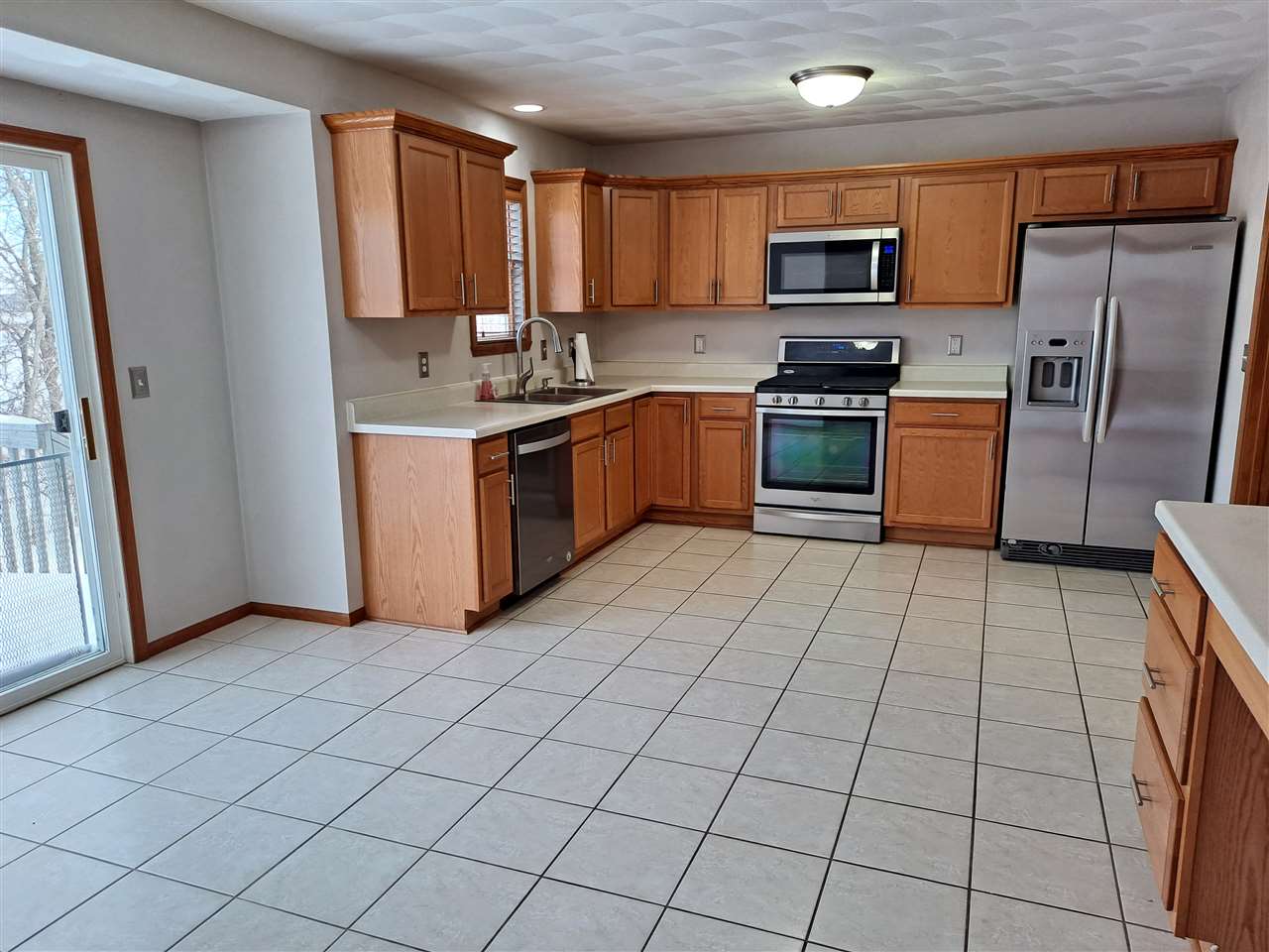 9947 Lismore Road Roscoe, IL 61073 - Photo 5 of 39 Gallery Image 5