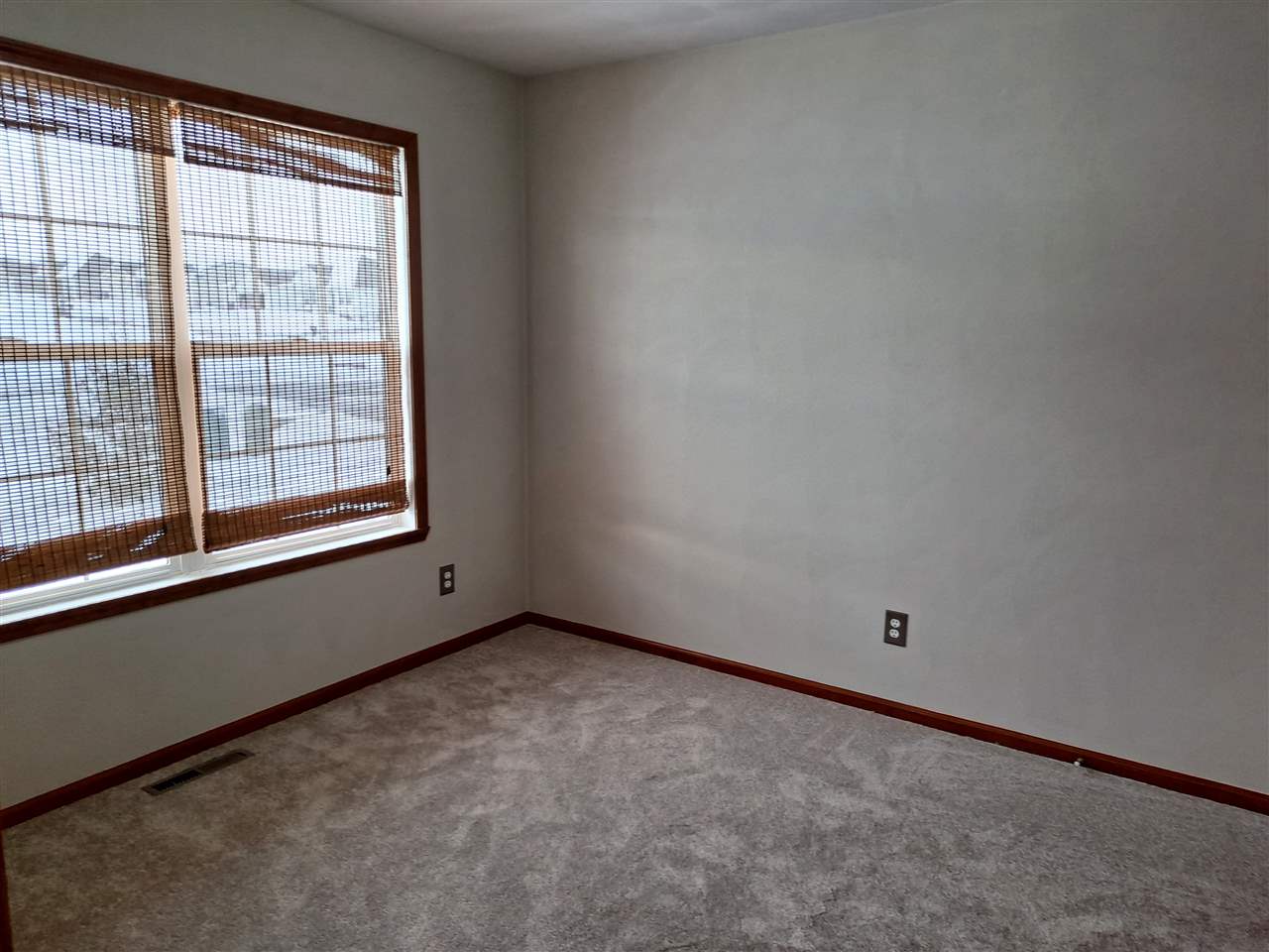 9947 Lismore Road Roscoe, IL 61073 - Photo 10 of 39 Gallery Image 10
