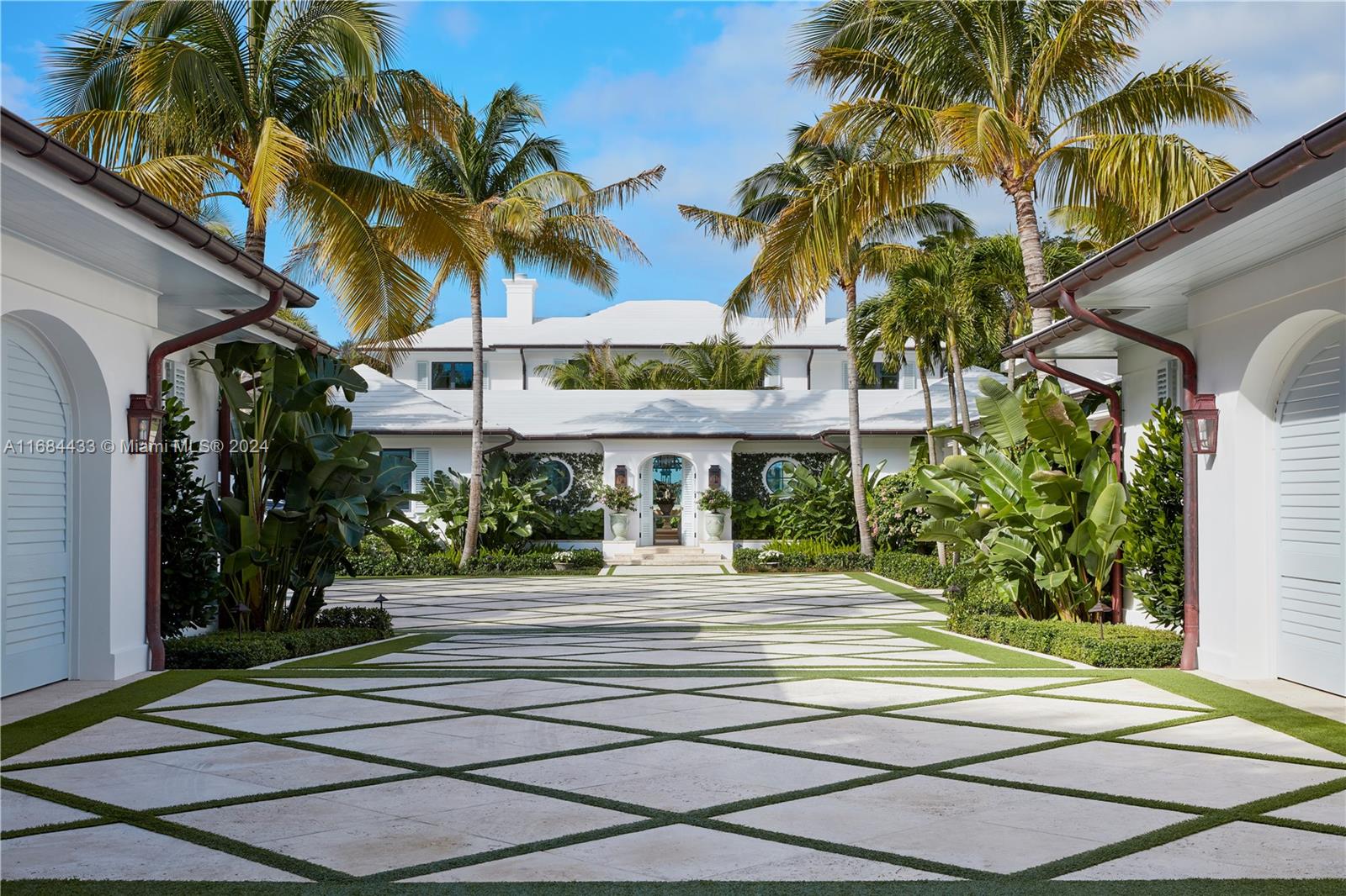 320 South Beach Road Jupiter Island, FL 33455 - Photo 4 of 64