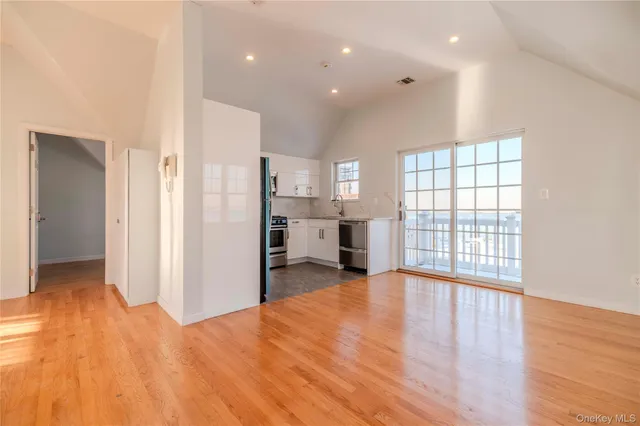 $795,000 | 16823 Powells Cove Boulevard, Unit 12 | Beechhurst