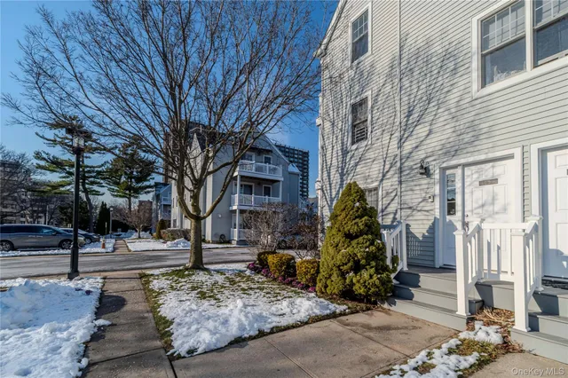 $795,000 | 16823 Powells Cove Boulevard, Unit 12 | Beechhurst