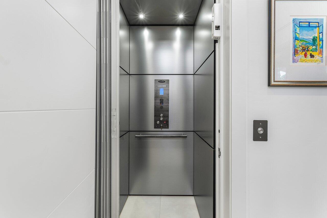 680 Marine Drive Boca Raton, FL 33431 - Photo 25 of 42 a view of entryway