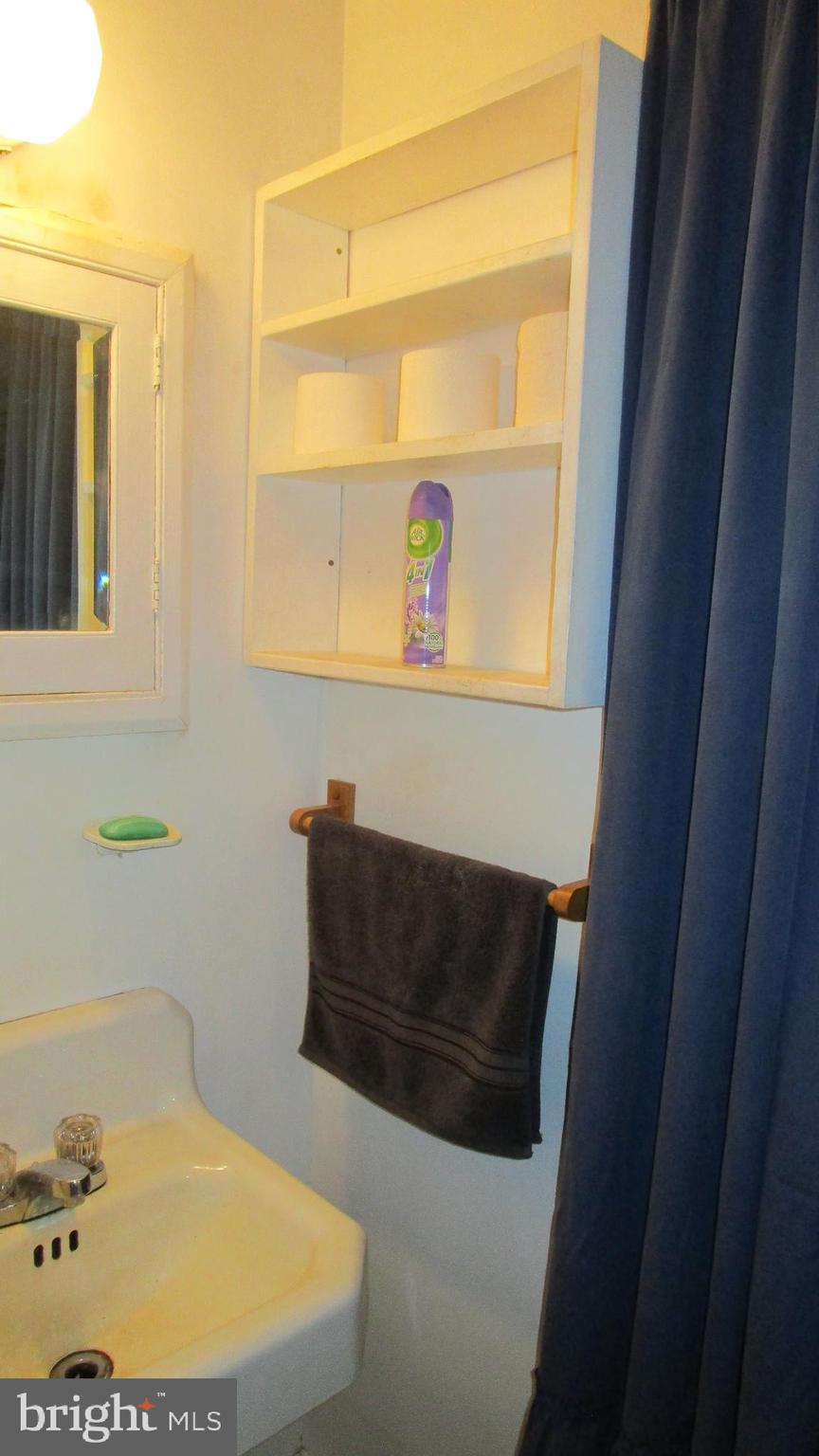 2412 Putnam Road Forest Hill, MD 21050 - Photo 13 of 27 1st floor powder room