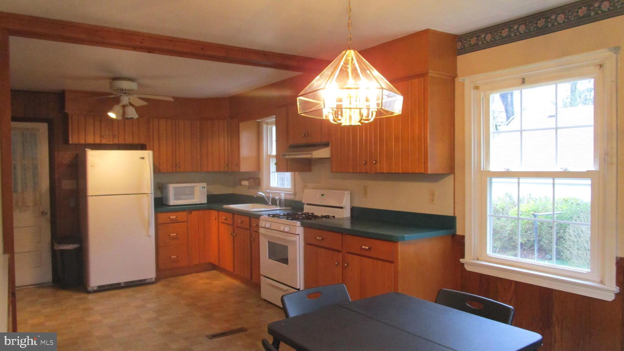 2412 Putnam Road Forest Hill, MD 21050 - Photo 7 of 27 Country kitchen - Birch cabinets