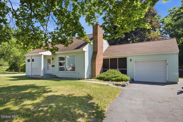 $285,000 | 6 Carlton Drive, Queensbury, NY 12804