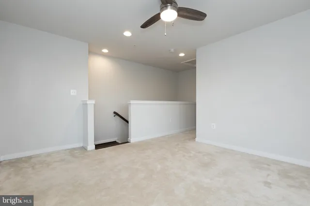 an empty room with a empty space