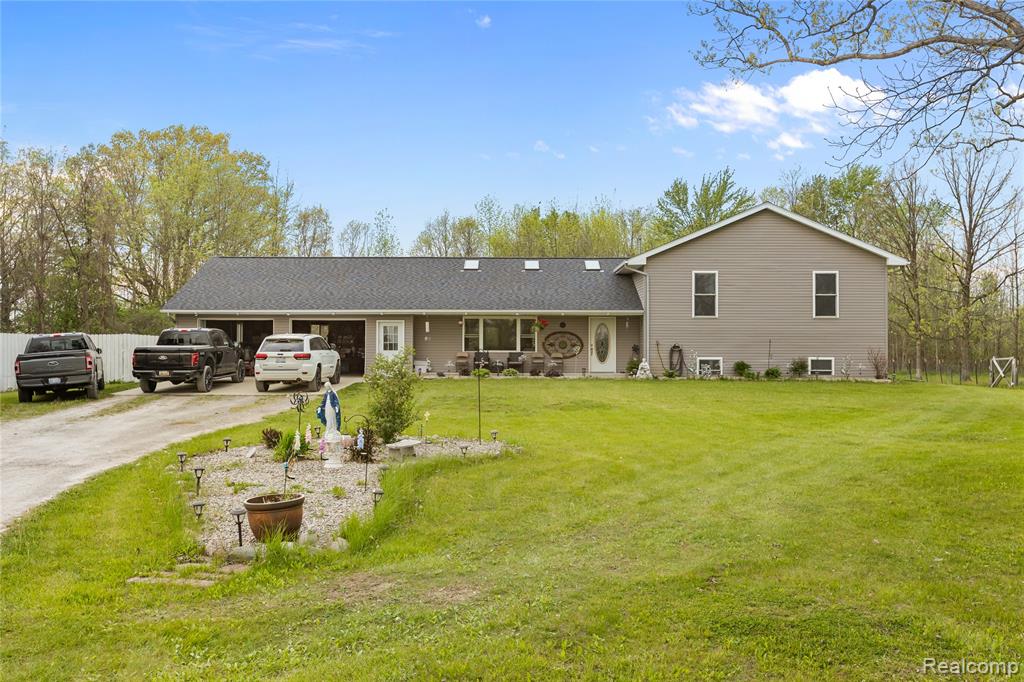 15756 Lewis Road Capac, MI 48014 - Photo 5 of 37