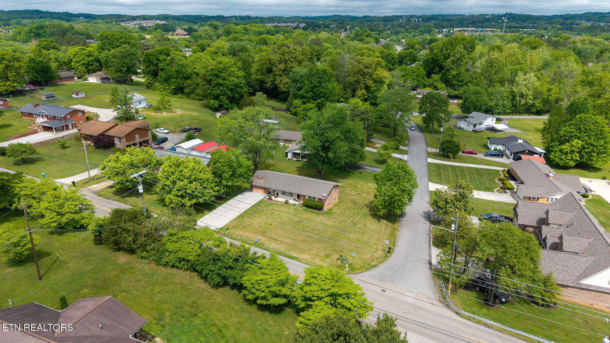 3633 Cunningham Road Knoxville, TN 37918 - Photo 24 of 27 23-web-or-mls-DJI_20260428120730_0115_D
