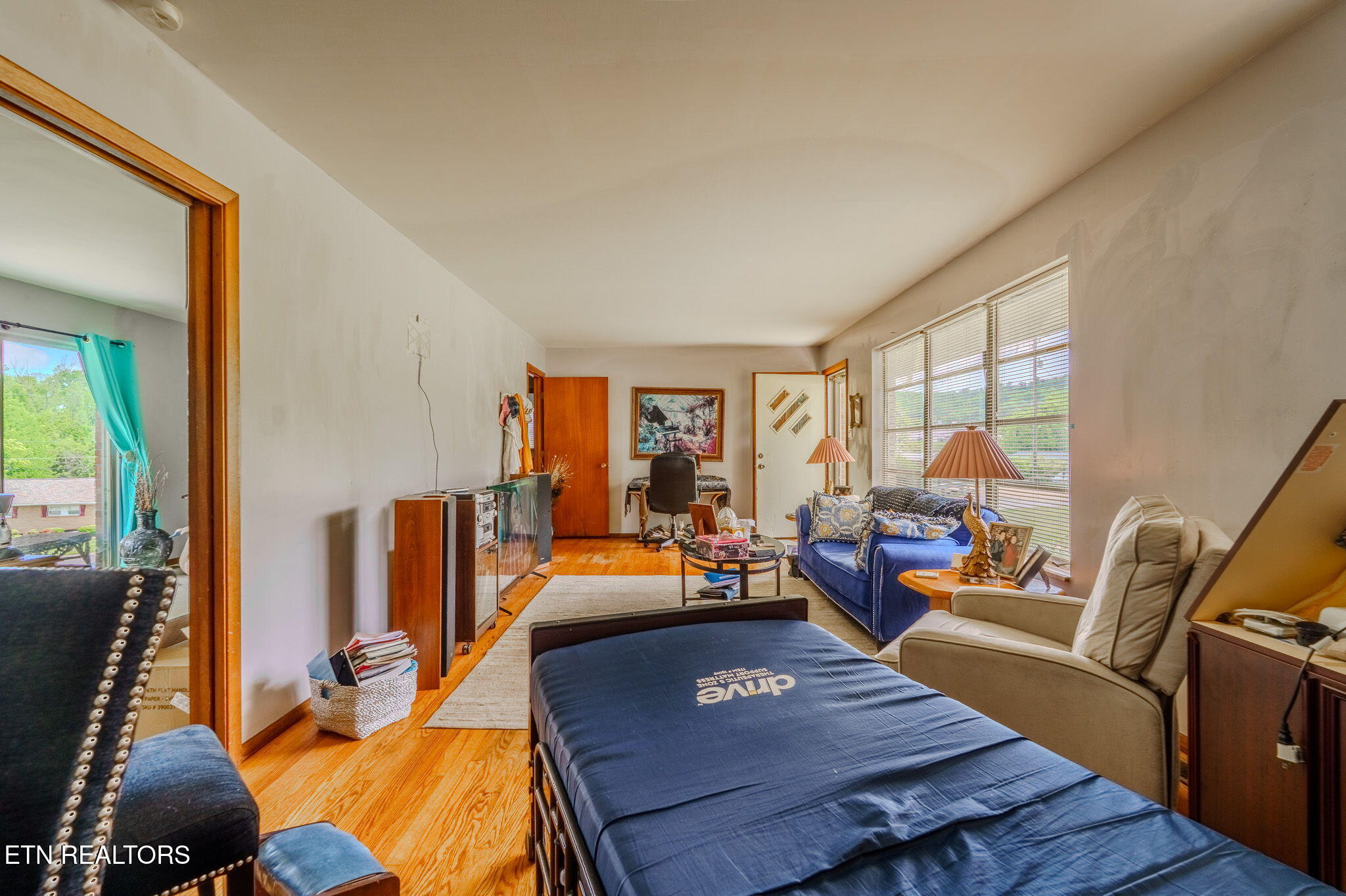 3633 Cunningham Road Knoxville, TN 37918 - Photo 8 of 27 21-web-or-mls-_DSC1264-HDR
