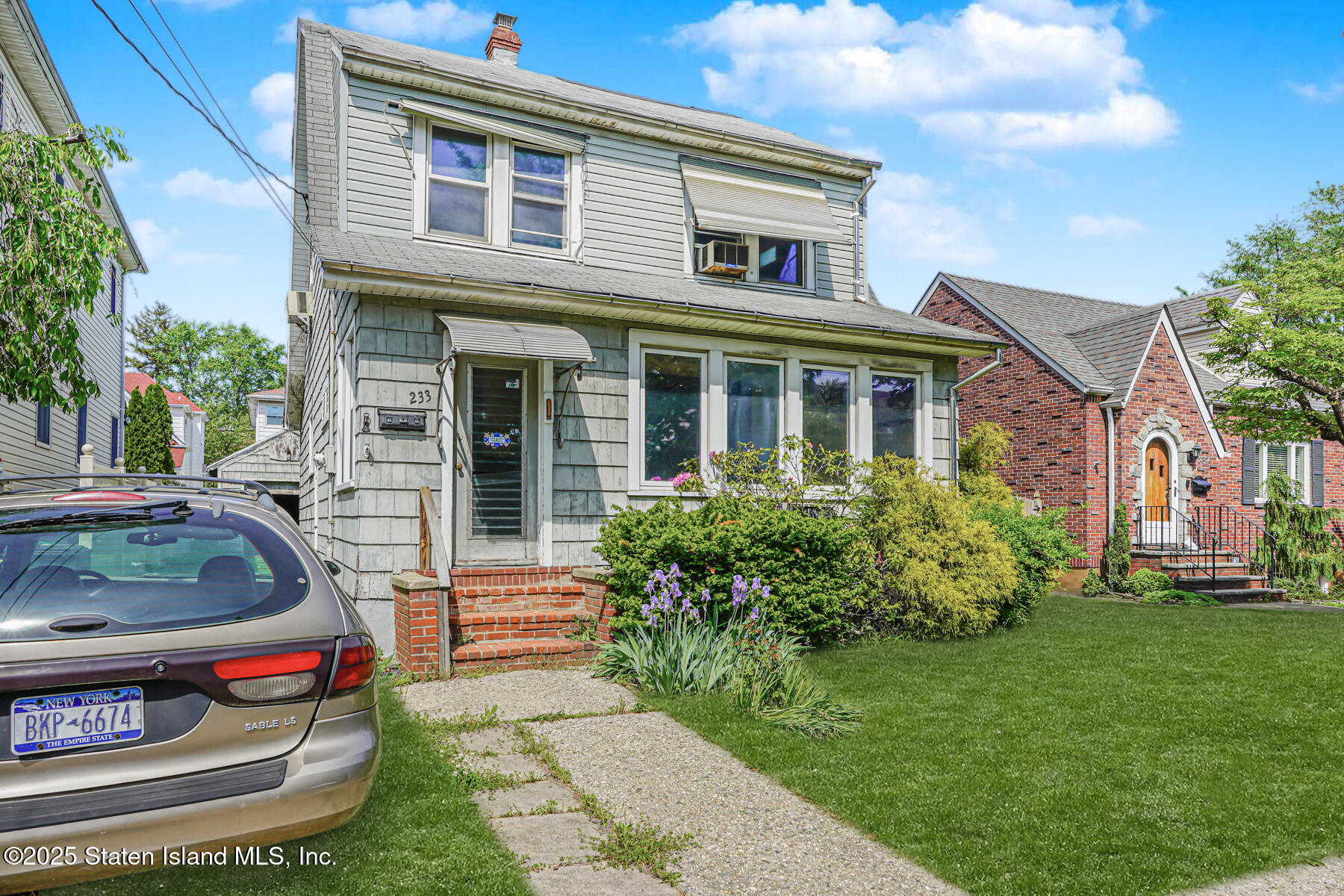 233 Locust Avenue Staten Island, NY 10306 - Photo 2 of 2 (2) FRONT
