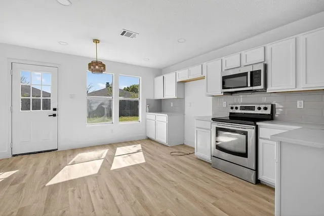 $2,850 | 4241 Meadowknoll Drive, Fort Worth, TX 76123